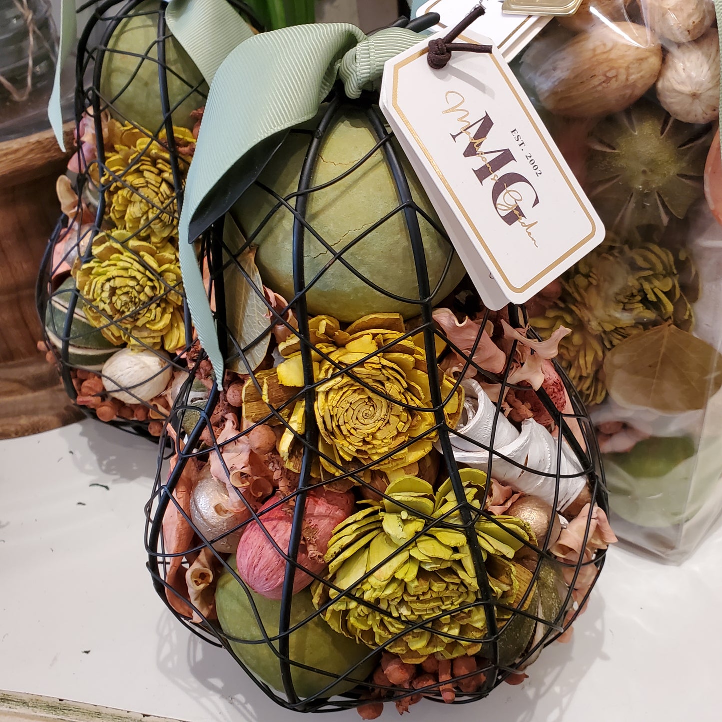 Madison's Garden Wired Pear, Dulce Pomelo Potpourri
