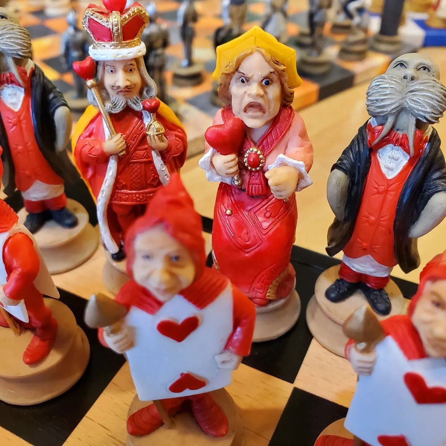 CHESS SET | Alice in Wonderland Men on Black/Maple Chestb