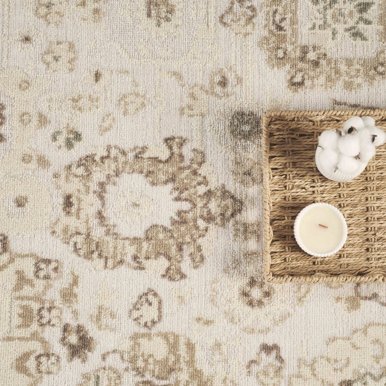 Nora Traditional Distressed Floral Beige Area Rug: 2'6" x 6'