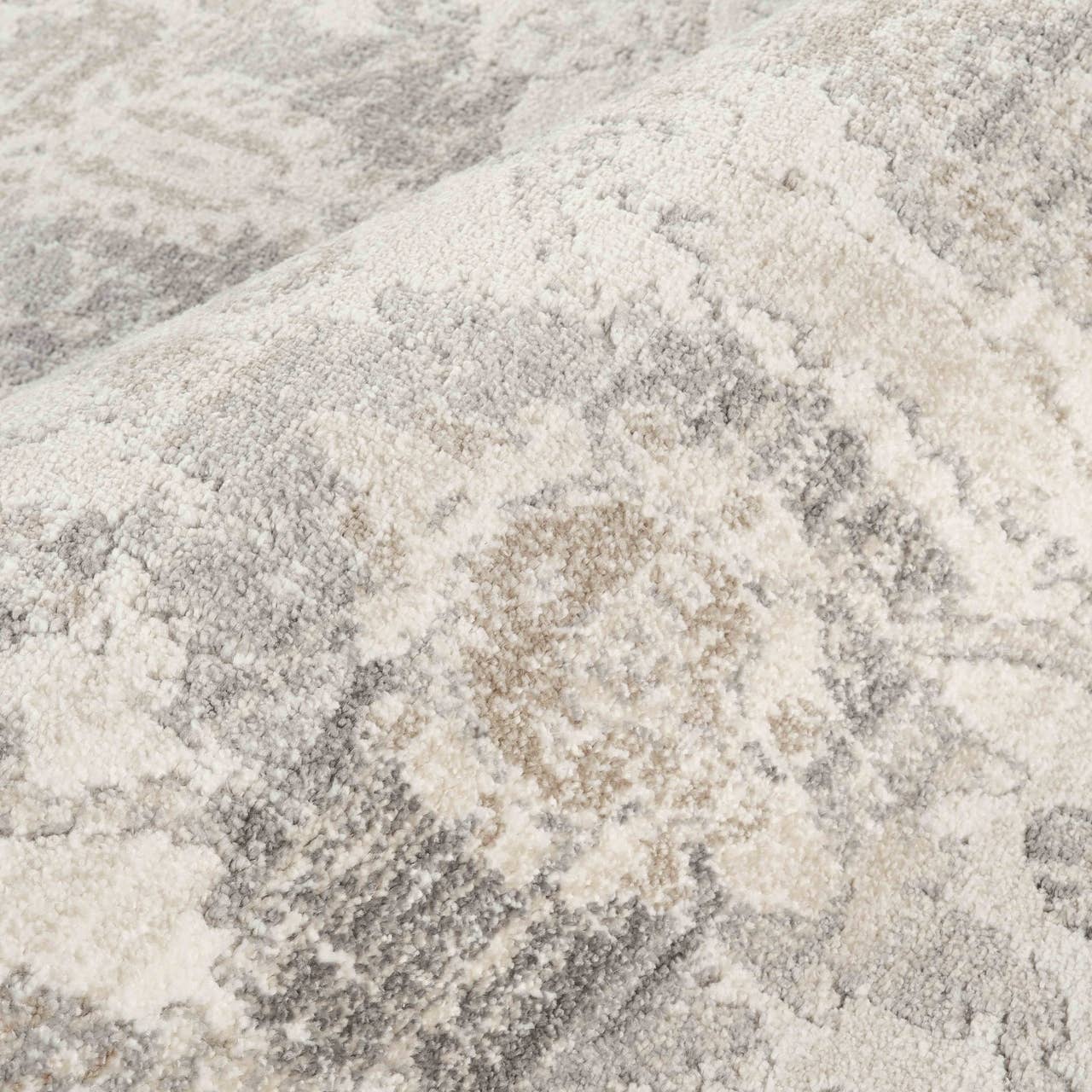 Beau Vintage Cream and Grey Distressed Medallion Design: 5'3" x 7'7"