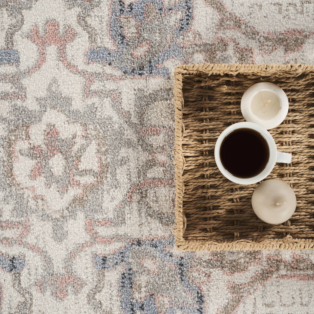 Vivienne Washable Traditional Blue Ivory Area Rug: 7'9" x 10'2"