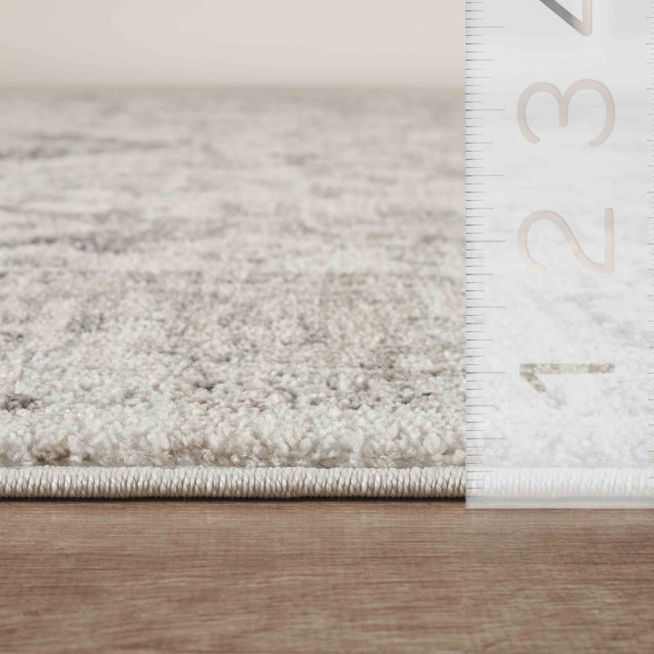 Beau Vintage Cream and Grey Distressed Medallion Design: 5'3" x 7'7"