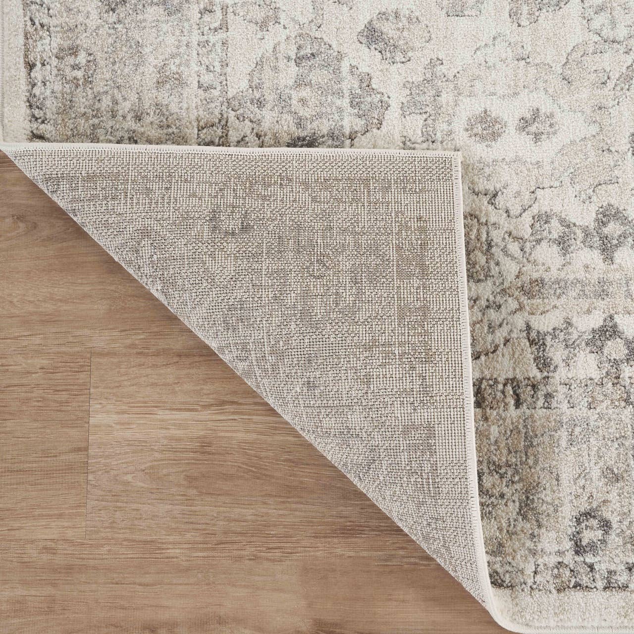 Beau Vintage Cream and Grey Distressed Medallion Design: 5'3" x 7'7"