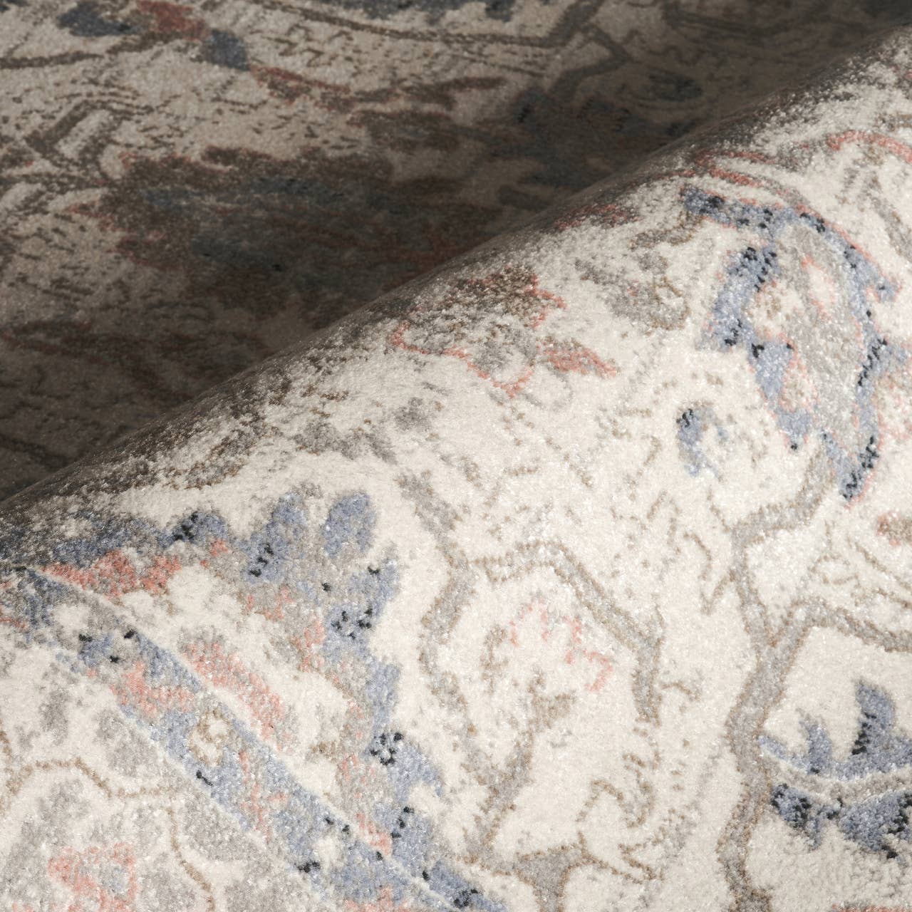 Vivienne Washable Traditional Blue Ivory Area Rug: 7'9" x 10'2"
