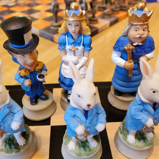 CHESS SET | Alice in Wonderland Men on Black/Maple Chestb