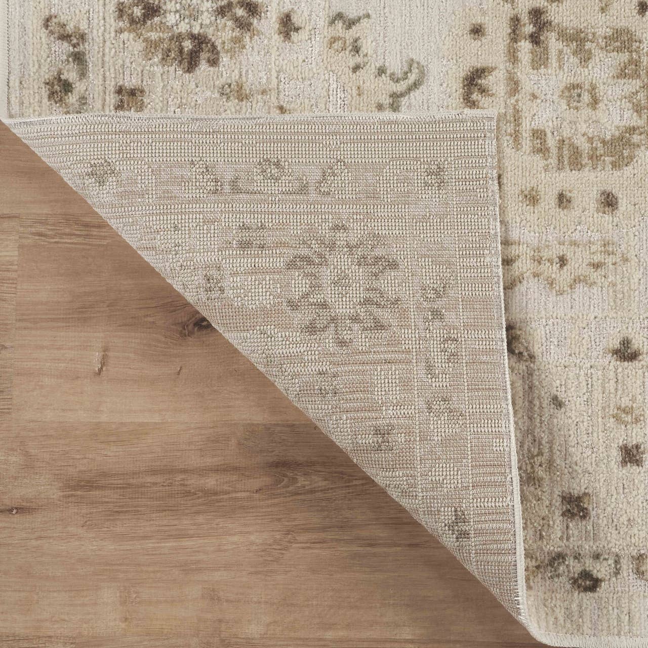 Nora Traditional Distressed Floral Beige Area Rug: 2'6" x 6'