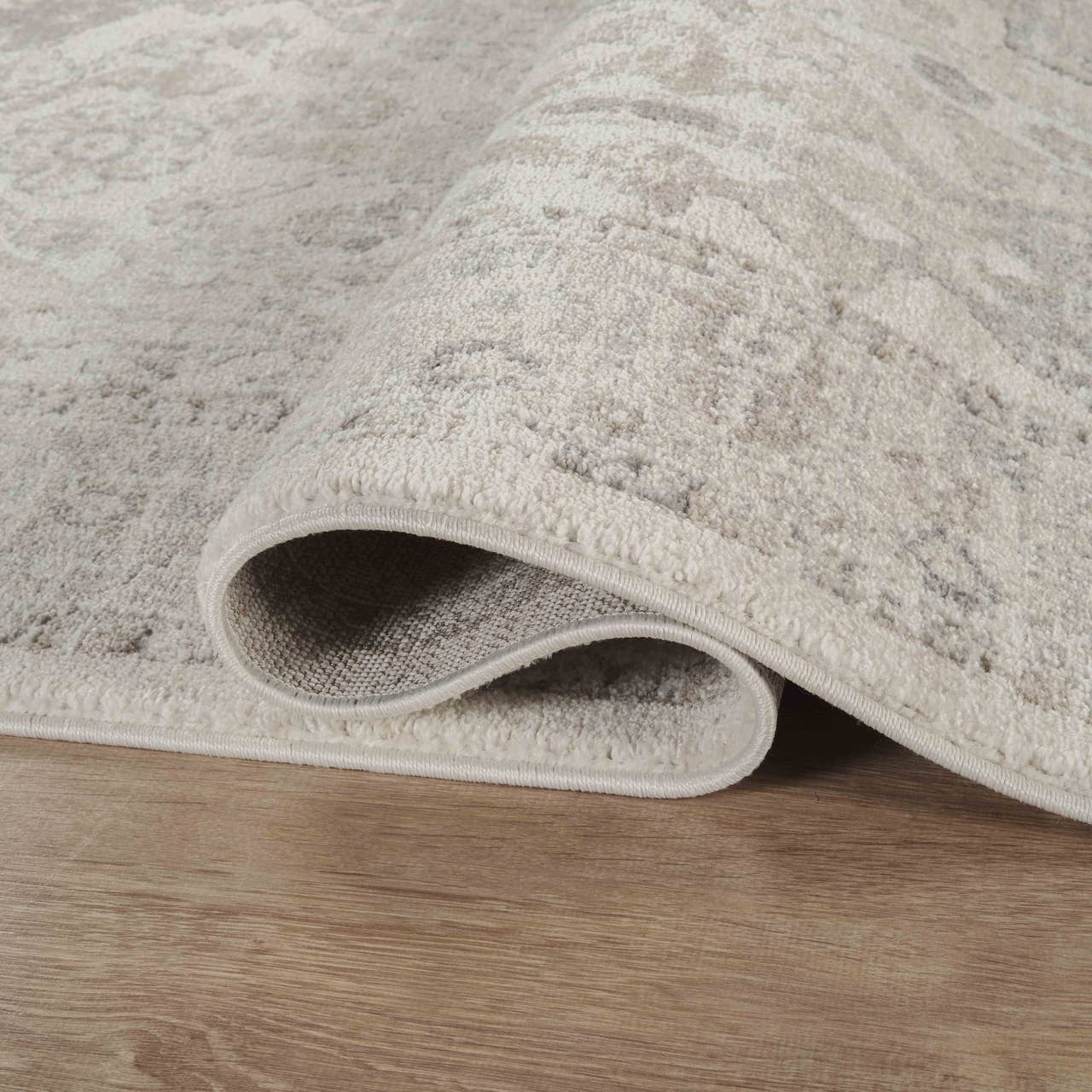 Beau Vintage Cream and Grey Distressed Medallion Design: 5'3" x 7'7"