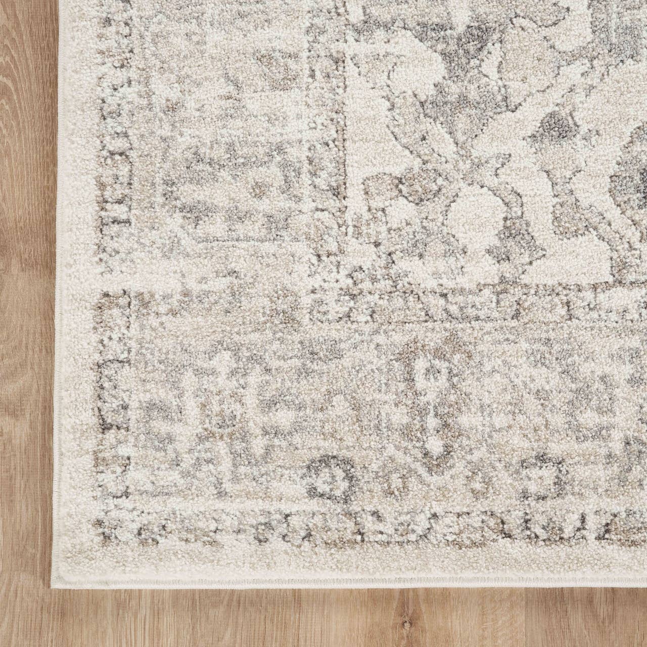 Beau Vintage Cream and Grey Distressed Medallion Design: 5'3" x 7'7"